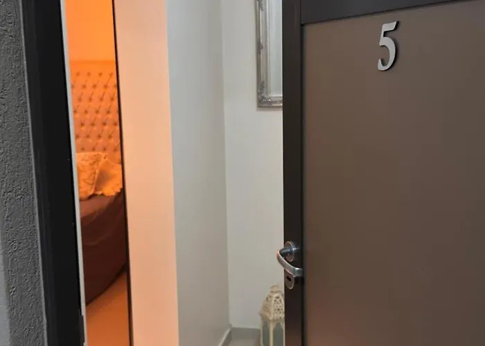 Departamento Centrico Con Balcon A La Calle