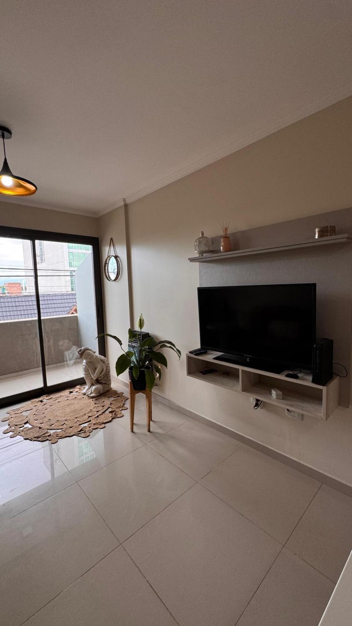 Departamento Centrico Con Balcon A La Calle