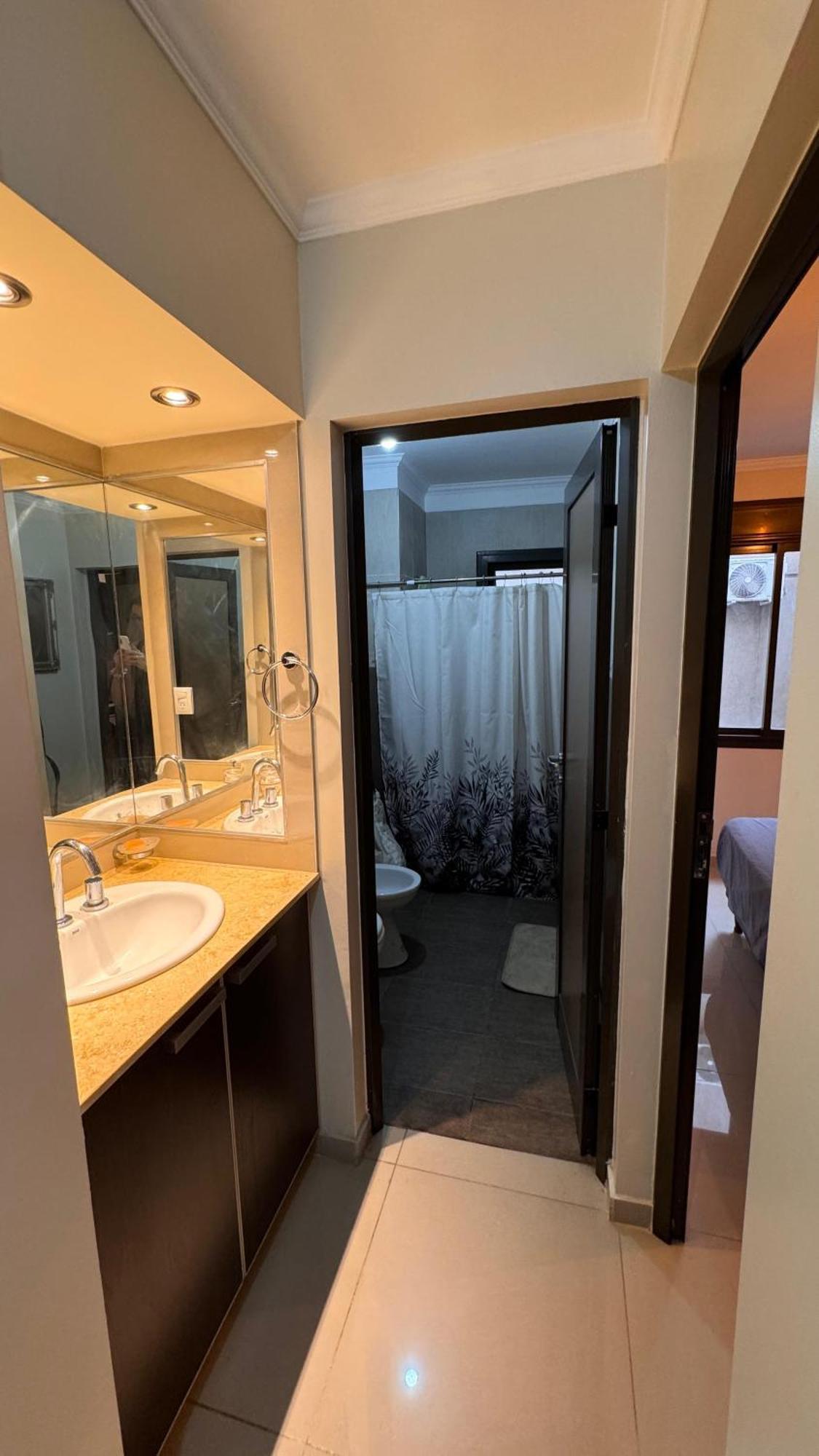 Departamento Centrico Con Balcon A La Calle Apartment *